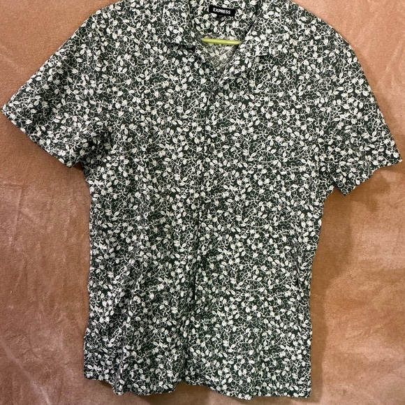Express Green and White Casual Button Down Shirt - Picture 3 of 7